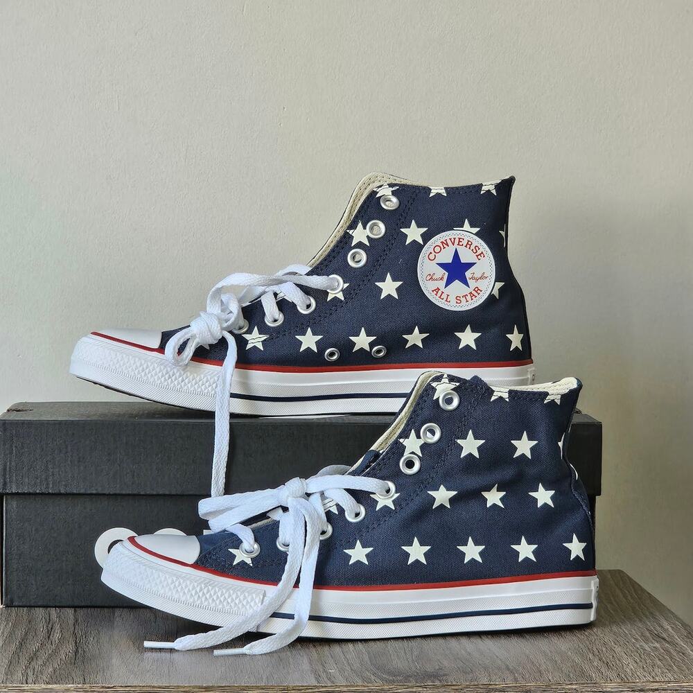 Converse Women's CTAS Hi Tops Stars Size 9 A115503F NWT
